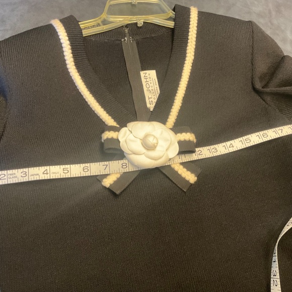 St John top with Flower Pin - Picture 2 of 9